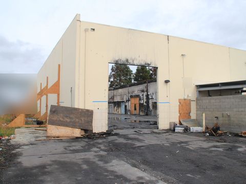 Fire-damaged commercial building, Fremont